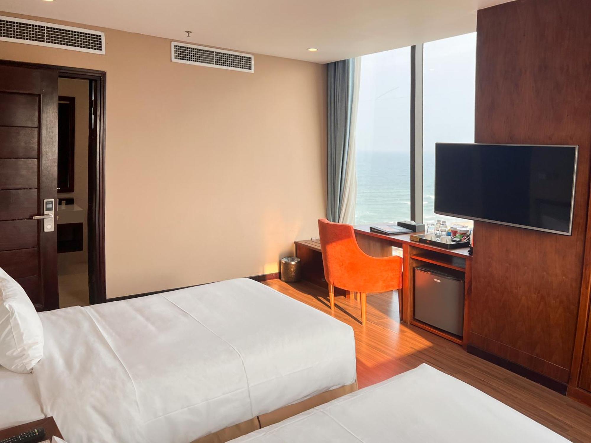 Yarra Ocean Suites Danang Exterior foto