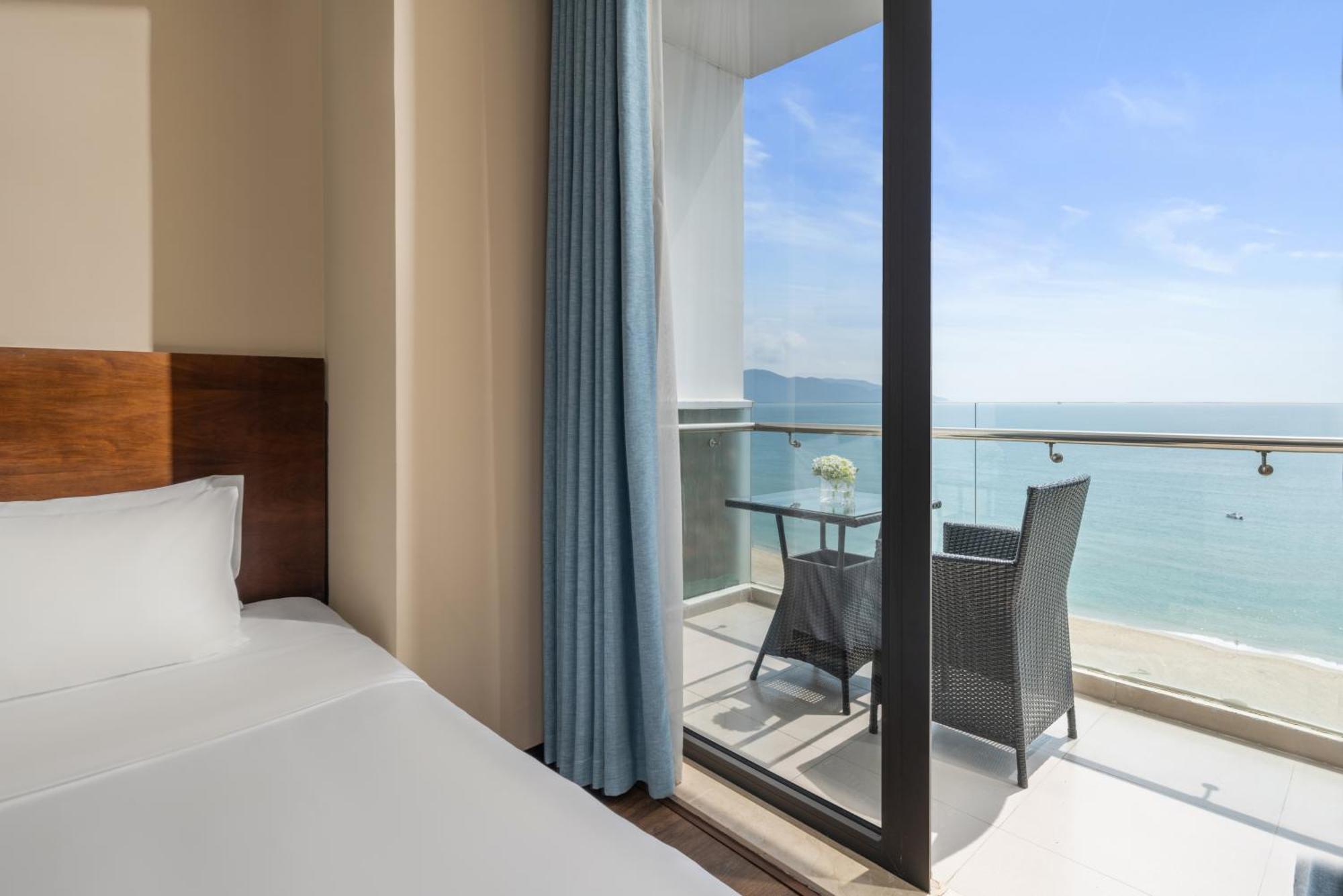 Yarra Ocean Suites Danang Exterior foto